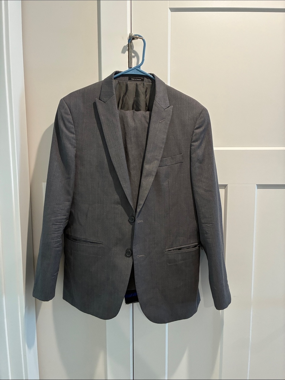 Egara Men's Gray Two-Button Notch Lapel Suit Jacket